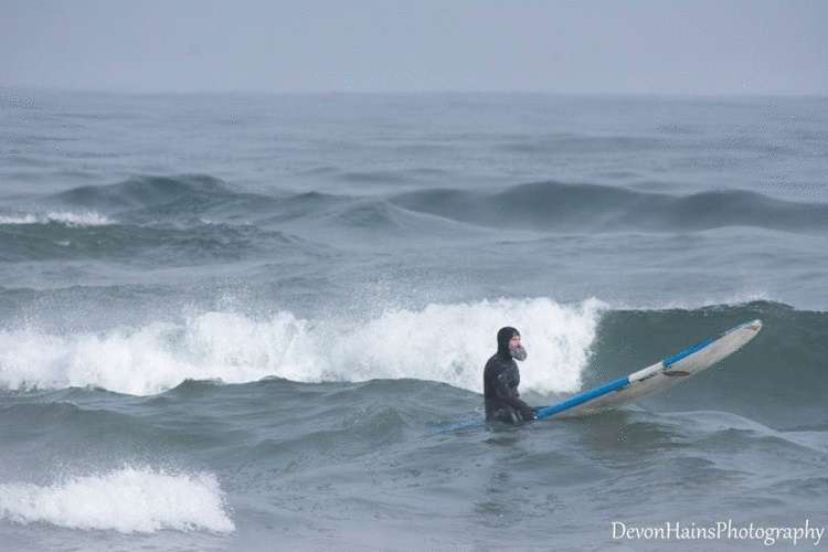 Двое американских сёрферов отправились ловить волну в -34°C. Фотоотчёт о том, что из этого вышло