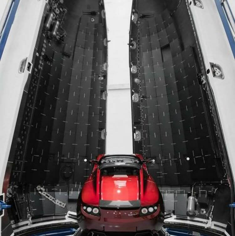 «Поехали!» Зачем Илон Маск запустил Tesla в космос?