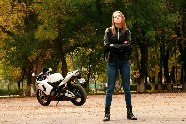 Жена и мотоцикл