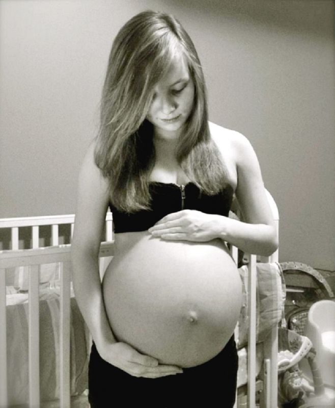 «Я беременна!», — шепчет школьница своему парню. Это меняет её жизнь полностью!