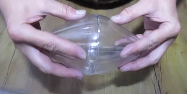 Нетривиальная переделка пластиковой бутылки. Ваши гости никогда не догадаются из чего сделана эта ваза