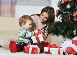 Как выбрать сладкие новогодние подарки в детский сад?