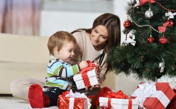 Как выбрать сладкие новогодние подарки в детский сад?