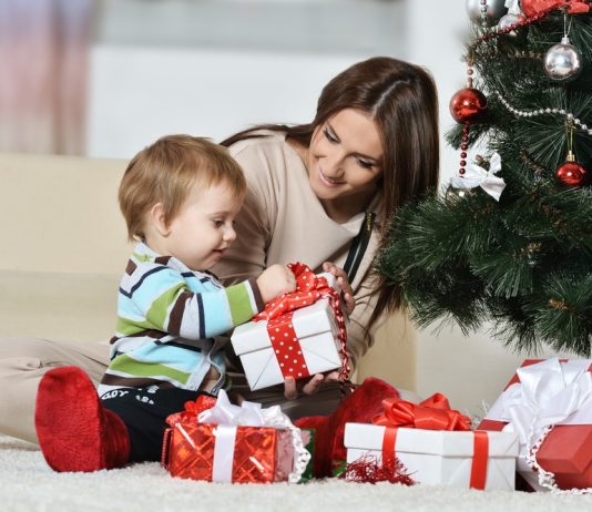 Как выбрать сладкие новогодние подарки в детский сад?