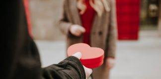 Искусство знакомств: важные факторы для успешного общения с девушками