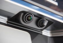 Как оценить качество омывателя парковочной камеры: критерии выбора