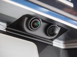 Как оценить качество омывателя парковочной камеры: критерии выбора