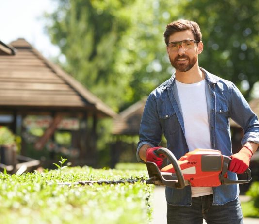 Аккумуляторные триммеры в комплекте с аккумулятором: свобода стрижки без границ