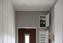 Узкий шкаф-купе в тесную прихожую