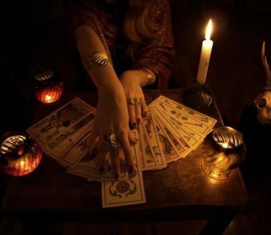 Визит к ясновидящей: что нужно знать?