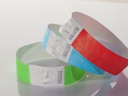 Где используются бумажные контрольные браслеты?