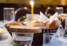 Как проводить поминки: традиции и обряды поминовения