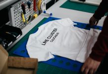 Пошив футболок для персонала: особенности массового производства корпоративной одежды