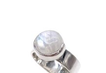 Тайна лунного сияния: очарование колец с лунным камнем