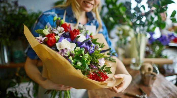 Как выбрать и ухаживать за букетом цветов: советы по созданию и продлению свежести идеальной композиции