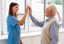 Сиделка с проживанием: надежный тыл для спокойствия и здоровья