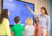 Инновации в производстве школьных досок и стендов: от мела к интерактивности