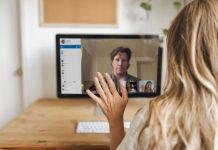 Что нельзя делать в вебкам-чате? Запрещенные темы и правила платформ