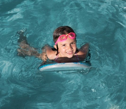 Детский спортивный комплекс: как плавание помогает в развитии детей