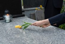 Двойные памятники на могилу из гранита: память и уважение, сохраненные в камне