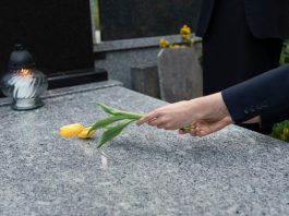 Двойные памятники на могилу из гранита: память и уважение, сохраненные в камне