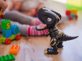 Детские игрушки: как они помогают ребенку расти и развиваться