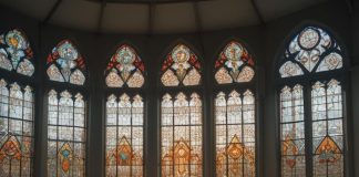 Витражные окна: технологии изготовления, выбор стеклопакетов и монтажные особенности Витражные окна: технологии изготовления, выбор стеклопакетов и монтажные особенности