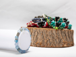 Браслет из натуральных камней: украшение с характером и историей