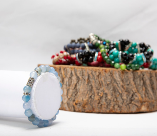 Браслет из натуральных камней: украшение с характером и историей