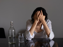 Зависимость от алкоголя: как формируется проблема и почему важно не откладывать помощь