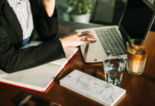 Договор из интернета или дорогой юрист: где искать правду?