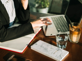 Договор из интернета или дорогой юрист: где искать правду?