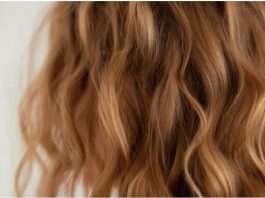 Секущиеся концы и пушистость: как вернуть волосам гладкость домашними средствами