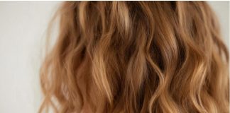 Секущиеся концы и пушистость: как вернуть волосам гладкость домашними средствами