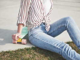 С чем носить джинсы? 5 цветов, которые всегда будут в тему!