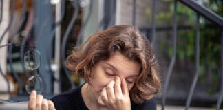 Что вызывает ощущение инородного тела в глазу?