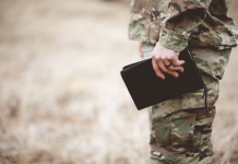 Служба по контракту в России: условия, требования и особенности