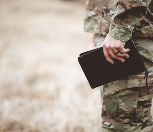 Служба по контракту в России: условия, требования и особенности